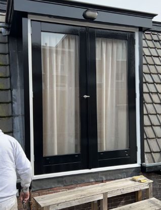 Kozijnen geschilderd door schildersbedrijf VT